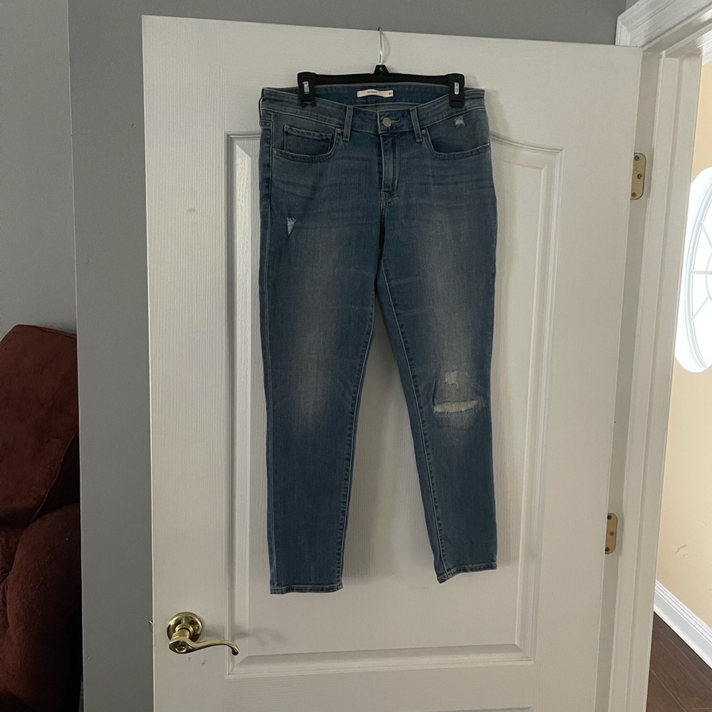 Levi’s 711 skinny crop jeans. Size 30